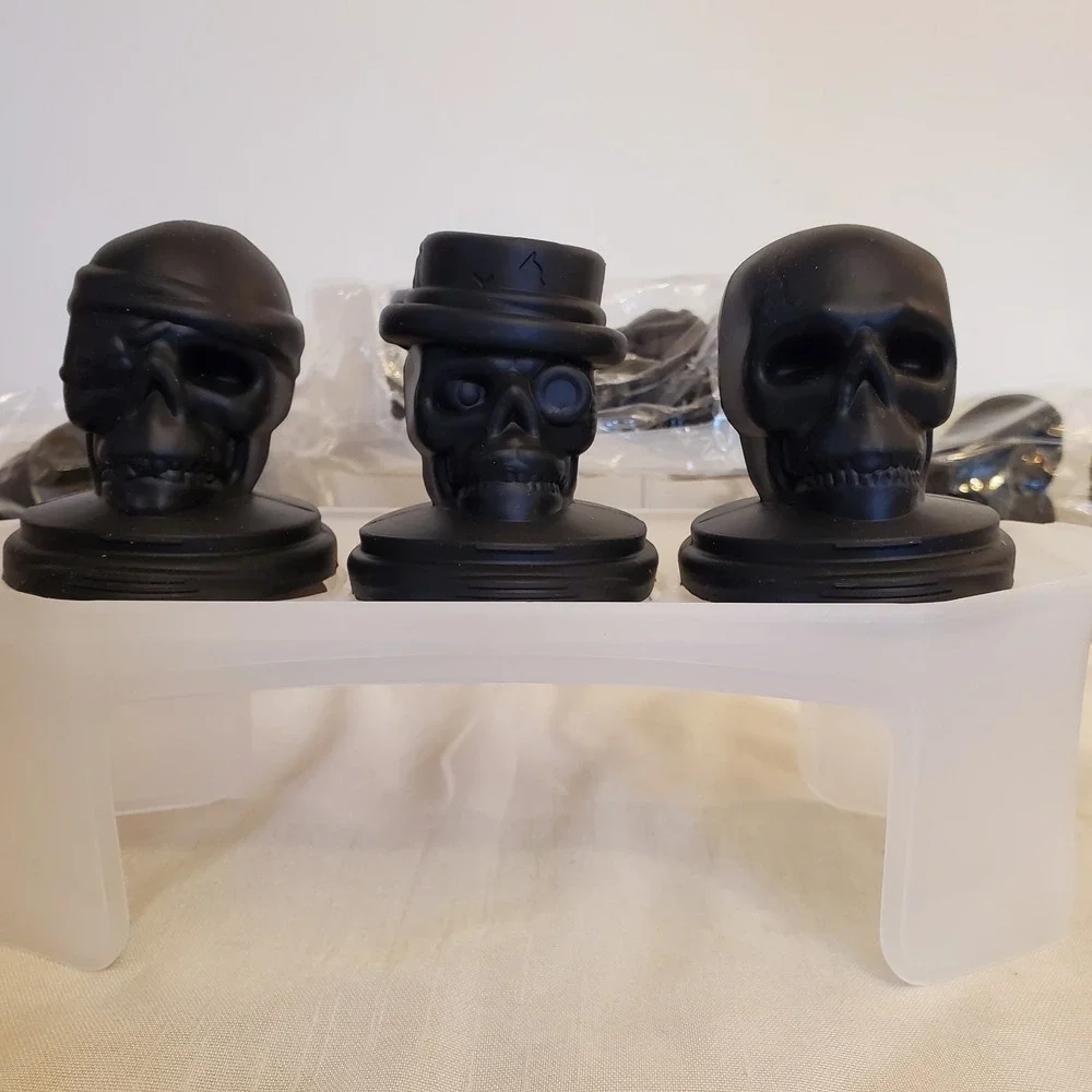 3D Skull Ice Cube Tray Set, Skull Shape Silicone Ice Mold NEW - Bold, Fun,‎ Gift